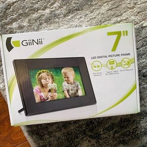 Digital picture frame - NEW